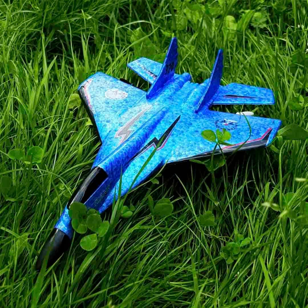 Remote Control Airplane/ RC Plane, RC Airplanes, Remote Control Airplanes with Automatic Balance System, RC Glider for Beginner Adult Kids, Easy to Fly EPP Foam RC Aircraft Fighter with LED Light, Multicolor.