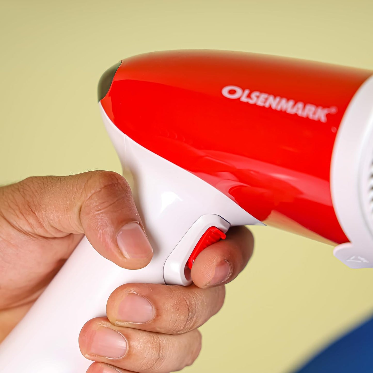 Handy Garment Steamer/ Olsenmark Extreme Steam Handheld Garment Steamer, Powerful Steam for Wrinkle Removal, Compact and Portable Design, Multicolor.