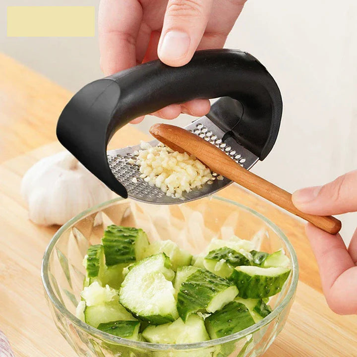 Multi-function Garlic Presser/ Garlic Press Rocker, NEW Stainless Steel Garlic Mincer Garlic Crusher with Peeler, New Innovative Garlic Chopper with Peeler and Scraper for Smash Garlic, Multicolor.